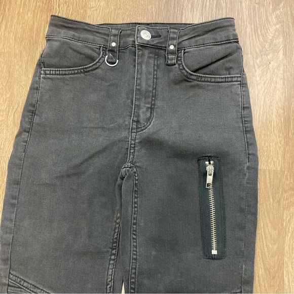 Divided H&M Women’s Charcoal High-Waisted Jeans Zipper Accent Moto Size 2 - Picture 4 of 15